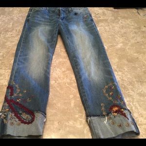WHBM Crop Jeans- Embroidery- Cute! Size 0